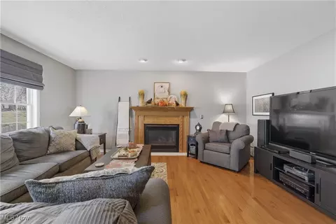 Living - 8314 Sapphire Ave NE, Canton, OH 44721 photo 3 of 3