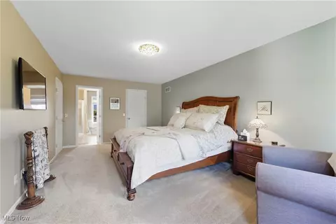 Bedroom - 8314 Sapphire Ave NE, Canton, OH 44721 photo 4 of 4