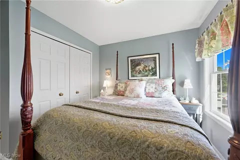 Bedroom - 8314 Sapphire Ave NE, Canton, OH 44721 photo 2 of 4
