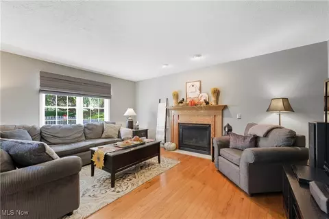 Living - 8314 Sapphire Ave NE, Canton, OH 44721 photo 2 of 3