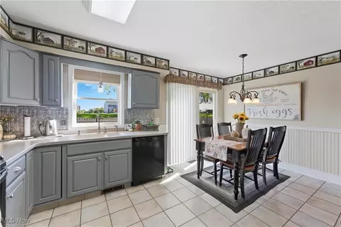 Kitchen - 8314 Sapphire Ave NE, Canton, OH 44721 photo 3 of 3