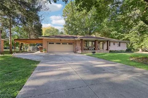 1964 Woodley Blvd, Akron, OH 44319