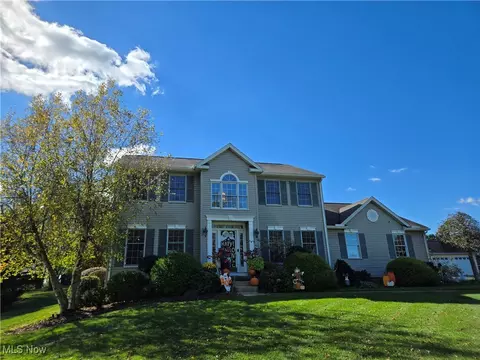 810 Olde Orchard Dr NE, Bolivar, OH 44612