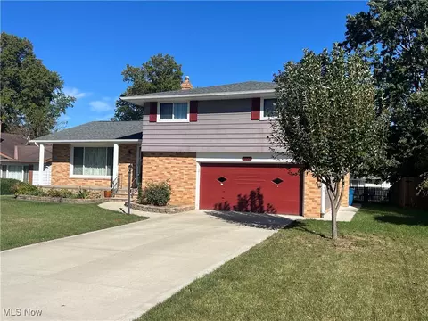 26726 Leenders Ln, North Olmsted, OH 44070