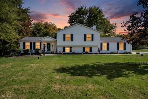 18945 Thorpe Rd, Chagrin Falls, OH 44023