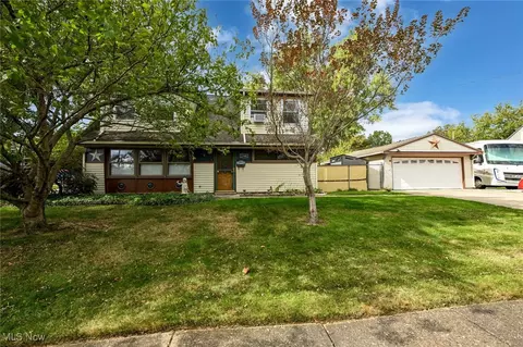 2300 Larchdale Dr, Cuyahoga Falls, OH 44221