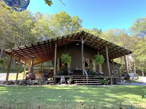 781 Canoe Run Rd, Looneyville, WV 25259