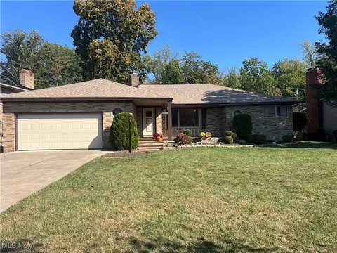 14330 Pawnee Trl, Middleburg Heights, OH 44130