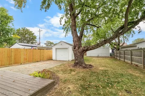 229 Boston Ave, Elyria, OH 44035 photo 3