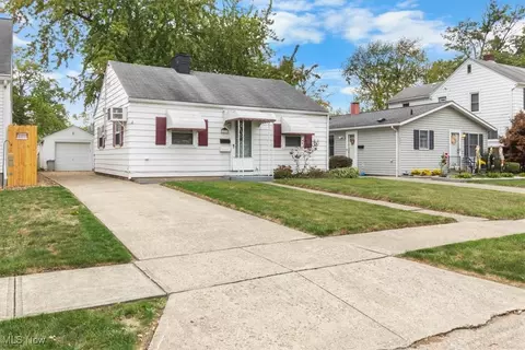 229 Boston Ave, Elyria, OH 44035