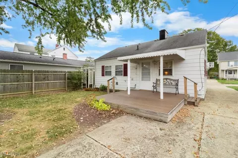 229 Boston Ave, Elyria, OH 44035 photo 4
