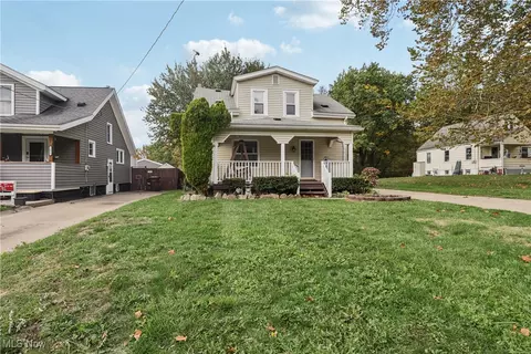 1674 Betz Dr, Akron, OH 44306