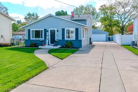 911 Lloyd Ave, Aurora, OH 44202
