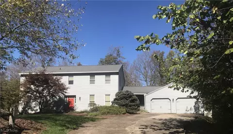 202 Deerwalk Cir, Marietta, OH 45750