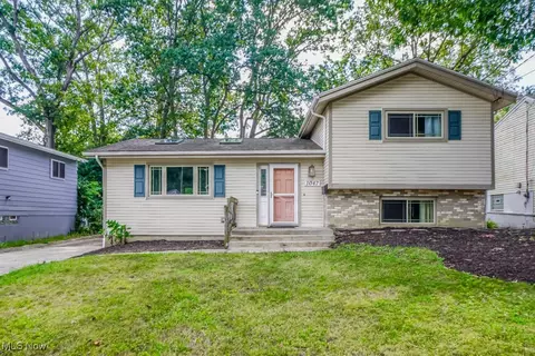 1047 Kevin Dr, Akron, OH 44313