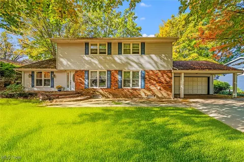 6624 Belvoir Ct, Concord, OH 44077