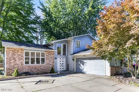 10060 Ridgewood Dr, Twinsburg, OH 44087