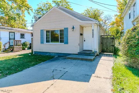 15114 Sunview Ave, Cleveland, OH 44128