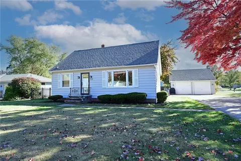 2075 Bassett Rd, Westlake, OH 44145