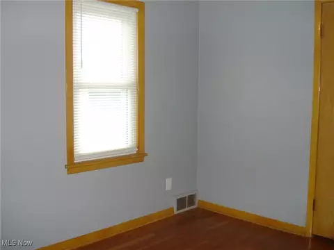 Bedroom - 2253 E 290th St, Wickliffe, OH 44092 photo 4 of 5