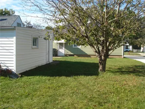 Exterior - 2253 E 290th St, Wickliffe, OH 44092 photo 4 of 6