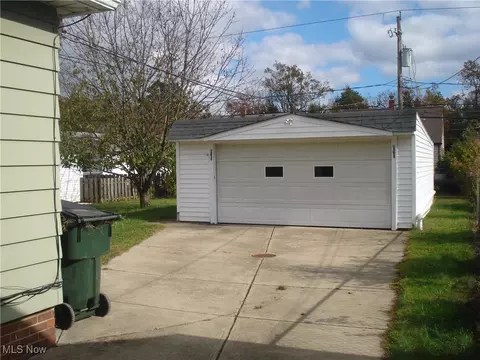 Exterior - 2253 E 290th St, Wickliffe, OH 44092 photo 5 of 6
