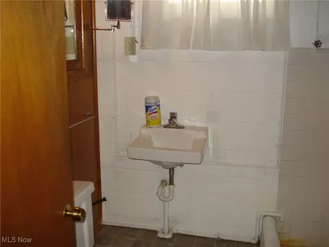 Bath - 2253 E 290th St, Wickliffe, OH 44092 photo 6 of 6