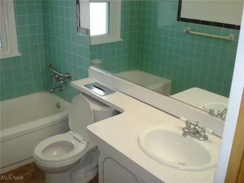 Bath - 2253 E 290th St, Wickliffe, OH 44092 photo 1 of 6