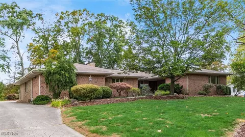 2809 West Dr, Zanesville, OH 43701