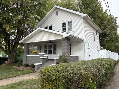 1033 College Ave NW, New Philadelphia, OH 44663