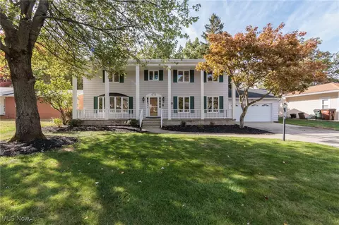 7706 Wake Robin Dr, Parma, OH 44130