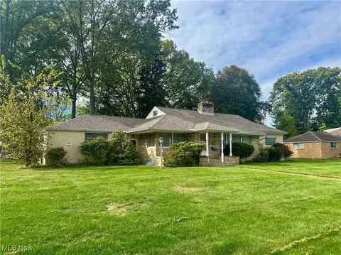 703 Melwood Dr NE, Warren, OH 44483