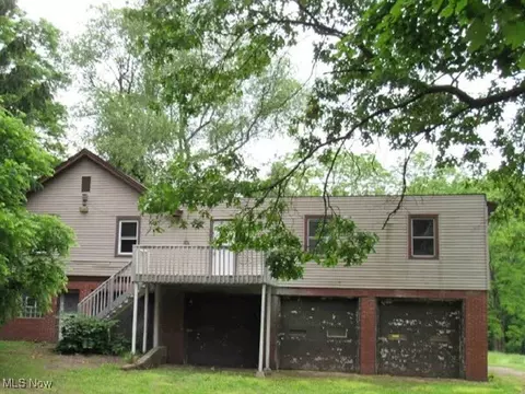 3579 Bee St, Mineral Ridge, OH 44440