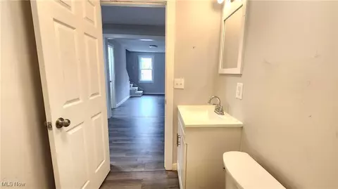 Entry Way - 1457 E 289th St, Wickliffe, OH 44092 photo 5 of 5