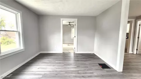Living - 1457 E 289th St, Wickliffe, OH 44092 photo 2 of 3