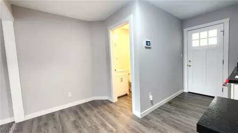 Entry Way - 1457 E 289th St, Wickliffe, OH 44092 photo 4 of 5