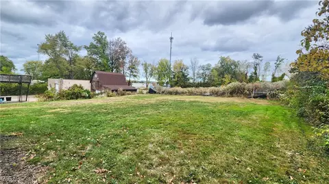 Exterior - 1457 E 289th St, Wickliffe, OH 44092 photo 2 of 2