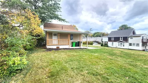 Exterior - 1457 E 289th St, Wickliffe, OH 44092 photo 1 of 2