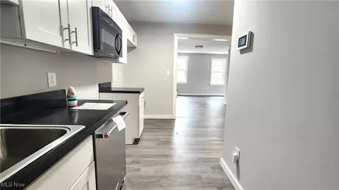 Entry Way - 1457 E 289th St, Wickliffe, OH 44092 photo 3 of 5