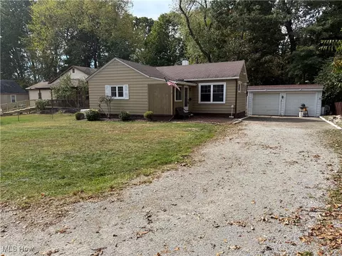 210 Luary Dr, Painesville, OH 44077