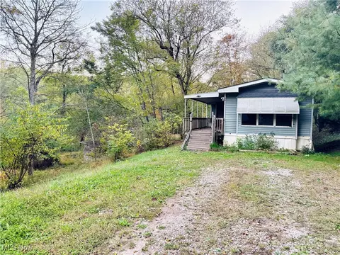 2010 2032 Cedar Run Rd, Friendly, WV 26146