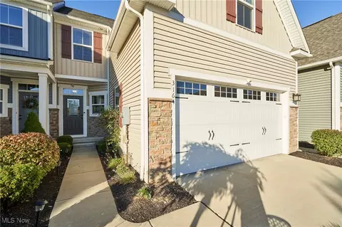 3164 Old Mill Dr, Cuyahoga Falls, OH 44223