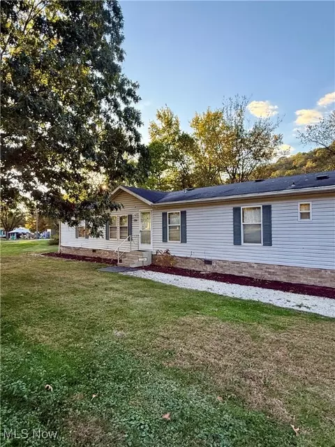 1734 Barnhill Rd, New Philadelphia, OH 44663
