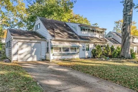 3106 Prior Dr, Cuyahoga Falls, OH 44223