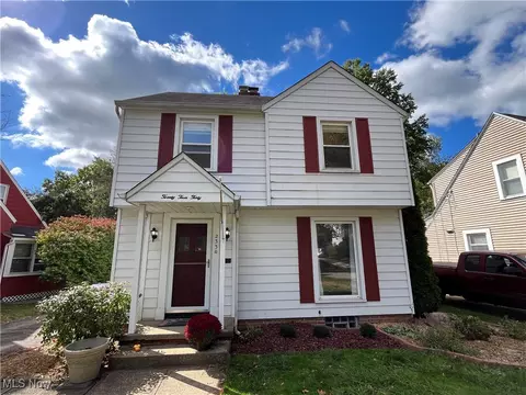 2330 Wyandotte Ave, Cuyahoga Falls, OH 44223