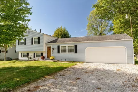 7709 Brownwood Ave NW, Canal Fulton, OH 44614