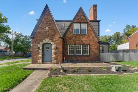 4038 Sunset Blvd, Youngstown, OH 44512