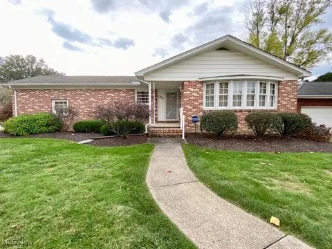 1325 Moncrest Dr NW, Warren, OH 44485