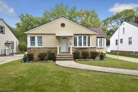10172 Keswick Dr, Parma, OH 44130