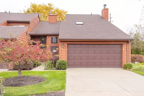 701 Village Club Rd, Sagamore Hills, OH 44067